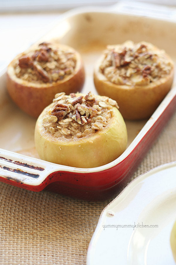OATMEAL BAKED APPLES WITH CINNAMON AND PECANS