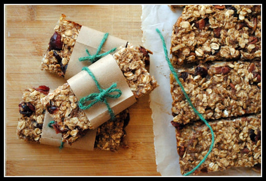 HEALTHY GRANOLA BARS WITH CRANBERRIES AND PECANS