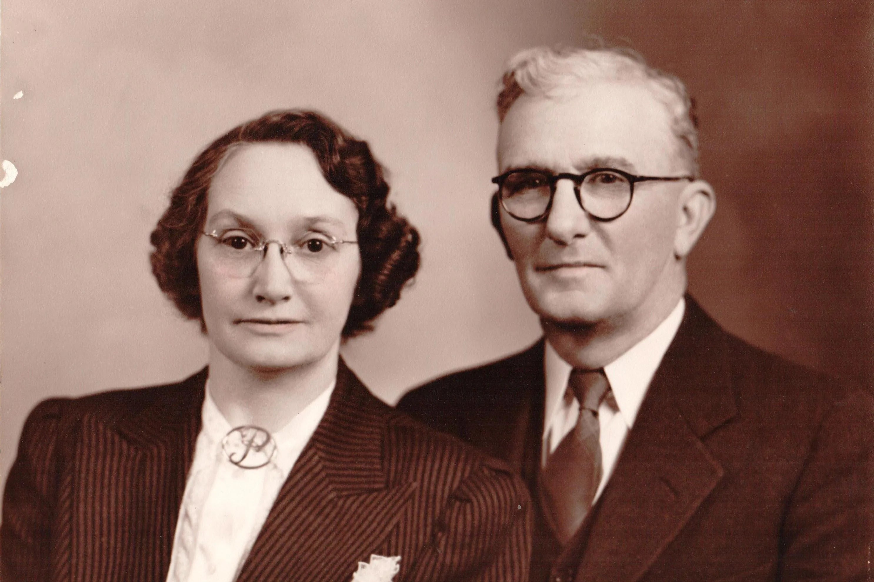 Black and white picture of Papa John and Rosa Lee Pearson
